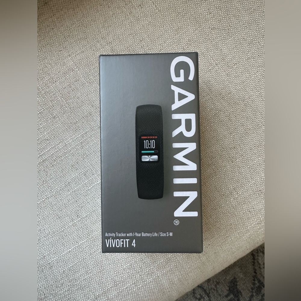 Garmin Vivofit 4 - Black (new in box) size S-M